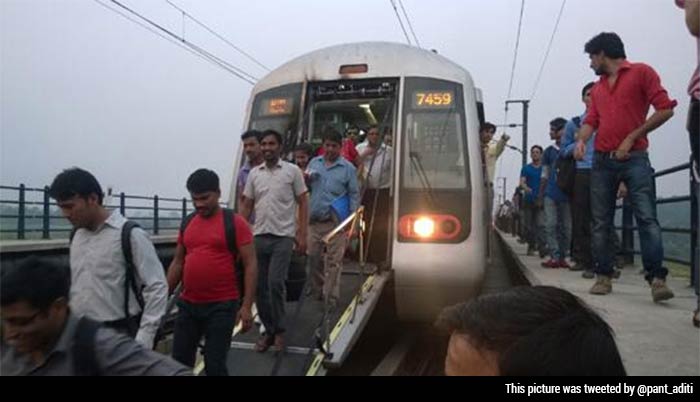 Delhi Commuters Stranded in Rush Hour After Metro Breaks Down