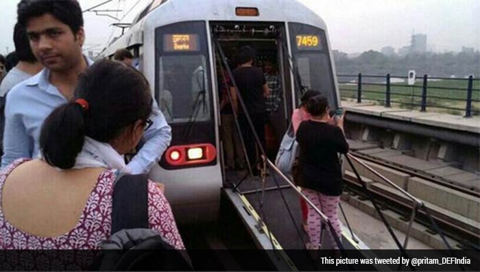 Delhi Commuters Stranded in Rush Hour After Metro Breaks Down