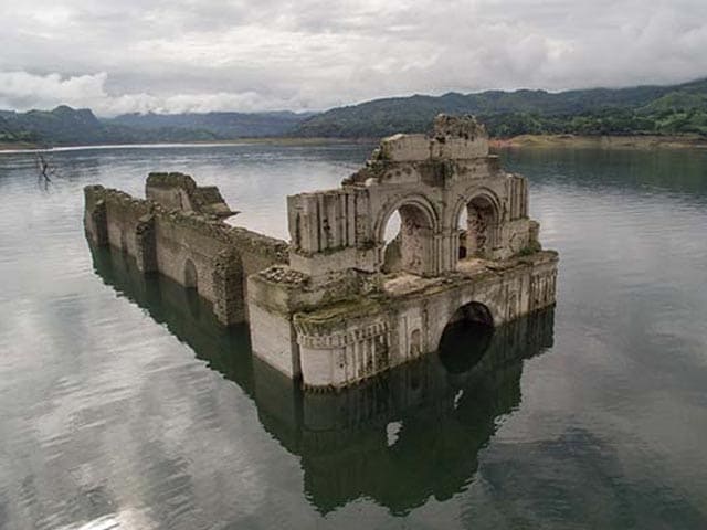 Photo : Centuries Old Church Emerges from Water in Mexico