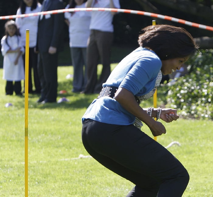 The First Lady also made three unsuccessful attempts to jump into a round of double dutch, two ropes turning in opposite directions. (AP Photo)<br />