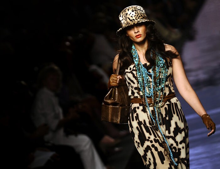 A model displays a creation of Elena Miro' Spring/Summer 2010 ready-to-wear collection on September 23, 2009 during the Women's fashion week in Milan. AFP PHOTO / Filippo Monteforte