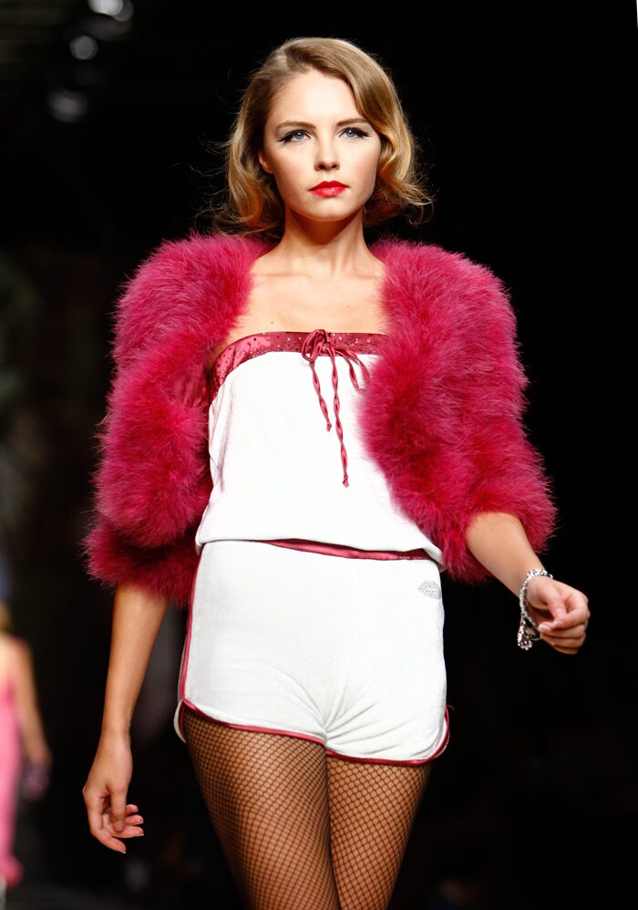 A model displays a creation of Pin Up Stars Spring/Summer 2010 ready-to-wear collection on September 23, 2009 during the Women's fashion week in Milan.  AFP PHOTO / Christophe Simon