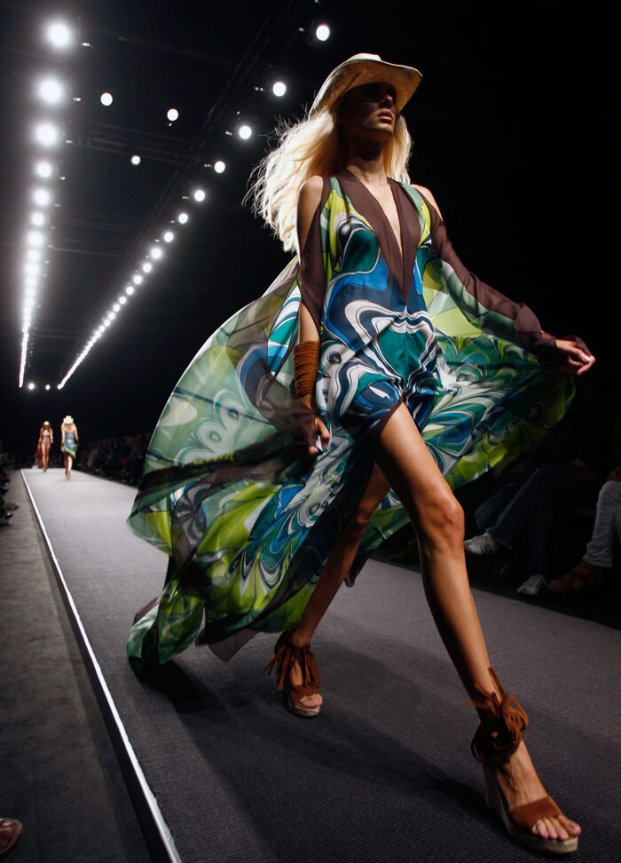 A model displays a creation of Pin Up Stars Spring/Summer 2010 ready-to-wear collection on September 23, 2009 during the Women's fashion week in Milan.  AFP PHOTO / Christophe Simon