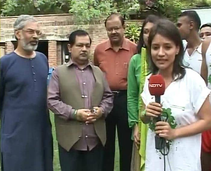 Environmentalist Kartikeya Sarabhai, Health Minister Jaynarayan Vyas and Gujarat Environment Secretary at the launch of the Green Run.