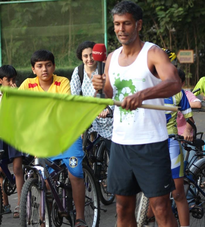 Milind Soman flags off the cycle race.