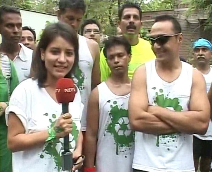 NDTV's Gargi Rawat with Rahul Bose, who sponsored lighting up a village.