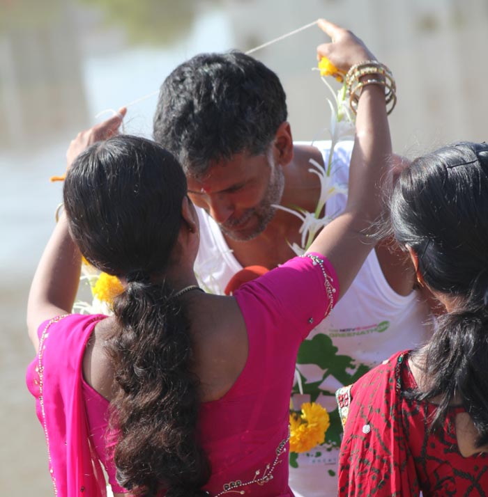 Tribals welcome Milind Soman during his Green Run.