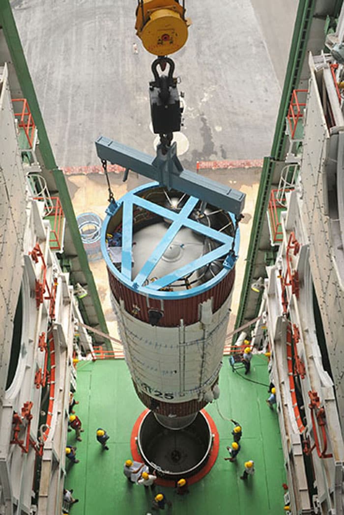 Two segments of PSLV-C25 First Stage being joined in Mobile Service Tower.<br><br>Photo Credit: ISRO