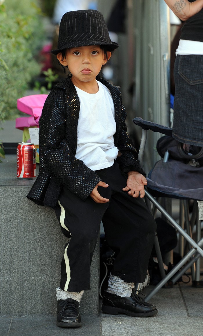 Victor Chupina, Five, wears a Michael Jackson outfit as he starts a three-day wait with his family at the front of a line to buy tickets to the Michael Jackson film at the LA Live theatre in Los Angeles.&nbsp; (Photo: AFP)