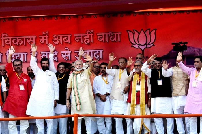 5 Pics: Prime Minister Modi Slams Nitish-Lalu Combine in Bhagalpur