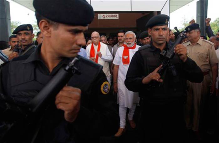 BJP\'s show of unity: accompanied by Narendra Modi, LK Advani files his nomination