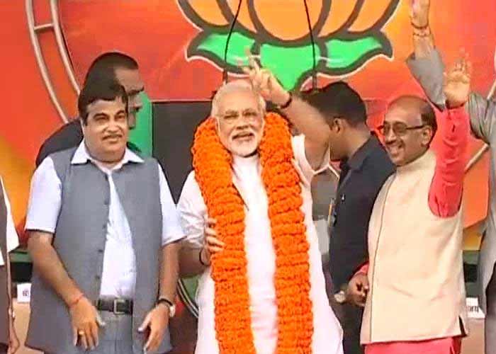 BJP's prime ministerial candidate Narendra Modi is garlanded as he arrives at Japanese Park.