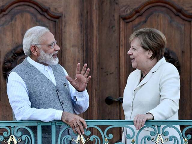 Photo : Pics: PM Modi Meets German Chancellor Angela Merkel, Gets Ceremonial Welcome