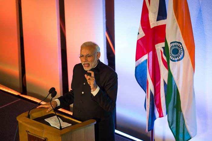 Prime Minister Narendra Modi addresses industry leaders at the Guildhall in London on November 12, 2015. (AFP Photo)