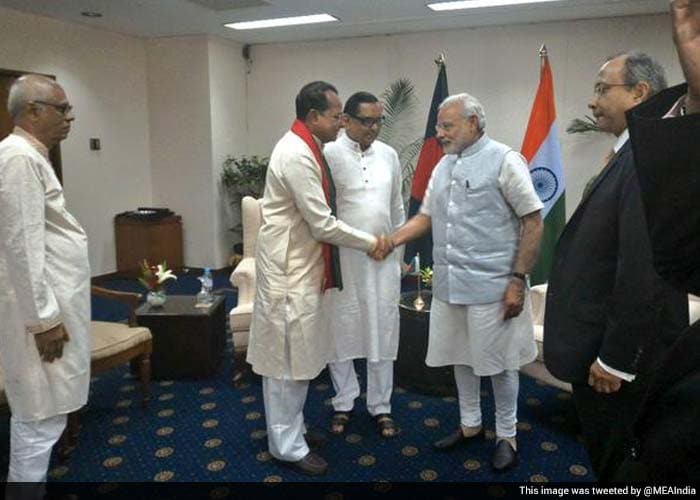 PM Narendra Modi met leaders of left parties in Bangladesh.