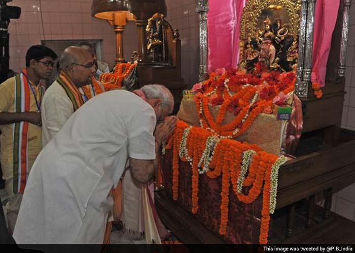 PM Narendra Modi at the Sree Sree Dhakeshwari Temple in Dhaka, Bangladesh.