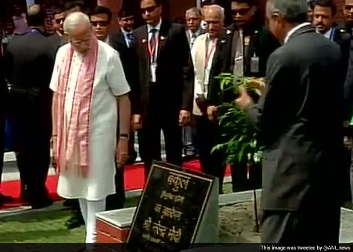 PM Narendra Modi at the unveiling of plaques for Grant-in-Aid Projects in Dhaka, Bangladesh.