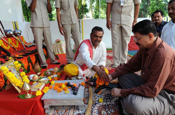 Gujarat State Police Director General Shabbir Hussain Shekhadam Khandwawala also participated in the ceremony. (AFP Photo)