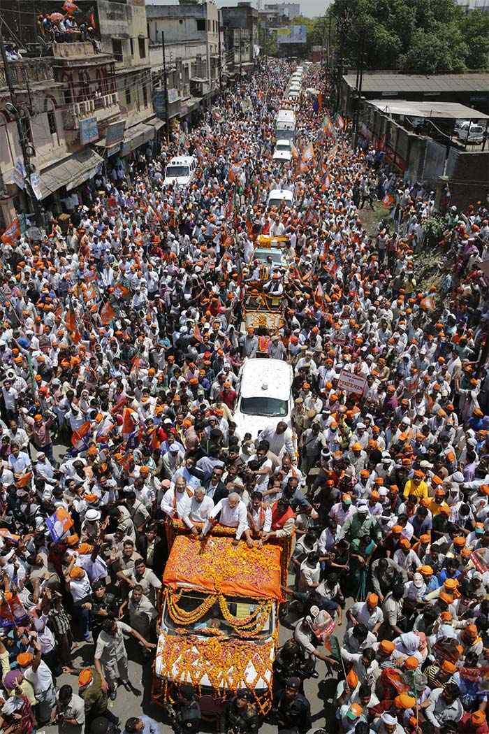 Biggest road-show in Varanasi for Modi\'s nominations