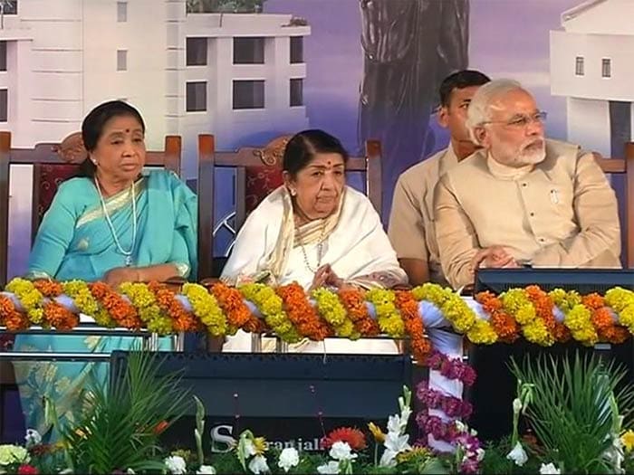Narendra Modi at inauguration of Dinanath Mangeshkar hospital in Pune