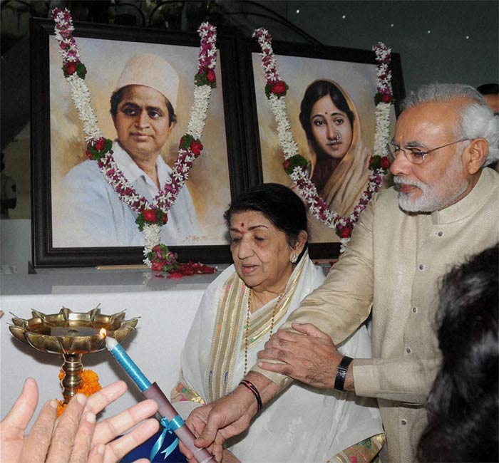 Narendra Modi at inauguration of Dinanath Mangeshkar hospital in Pune