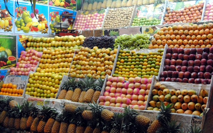 <b>Inch perfect: </b>A variety of fruits at a shop. (Image: Ketki Angre)