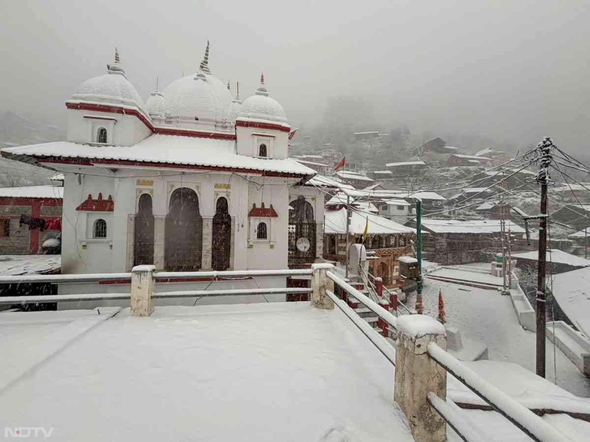 मौसम विभाग ने सोमवार, मंगलवार, शुक्रवार और शनिवार को हिमाचल प्रदेश के मध्य और ऊंचे इलाकों में बारिश और बर्फबारी का अनुमान जताया है.