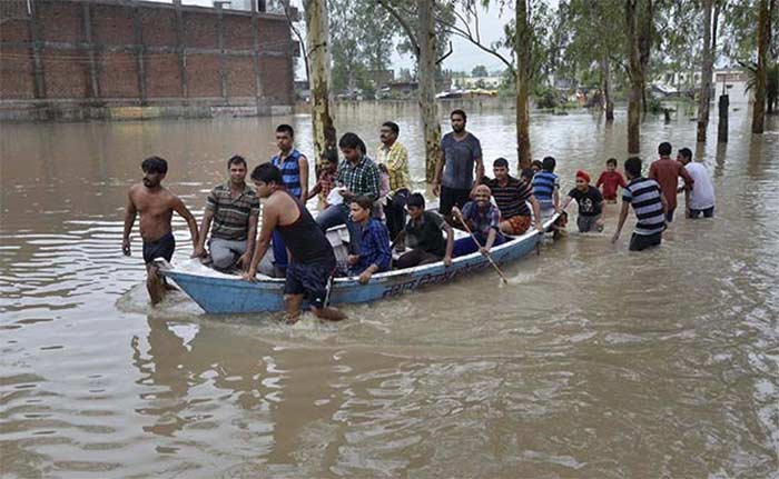 तस्वीरों में देखें मध्यप्रदेश, असम में बाढ़ का कहर, 17 की मौत