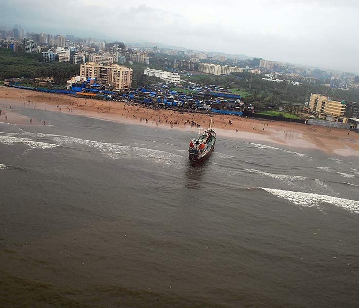 All of 77 m in length, it is no match to Wisdom.<br/>

MT Pavit is a 1000-tonne cargo ship which ran aground at Mumbai's Juhu beach on Sunday. This is the second ship to be grounded here in the last two months.