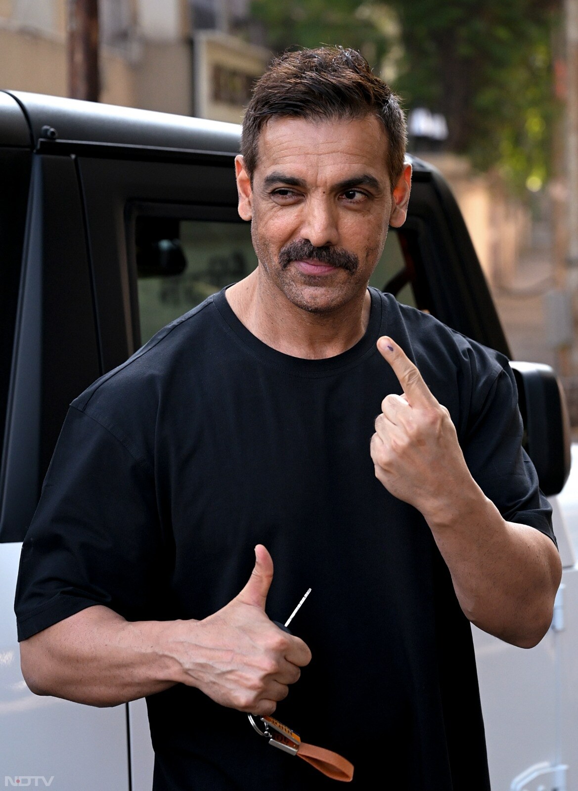 बीएमसी चुनाव पर सबकी नजरें टिकी हुई हैं, लेकिन मतदान की रफ्तार देखकर ऐसा लग रहा है कि इस बार 50 प्रतिशत भी वोटिंग नहीं होगी.