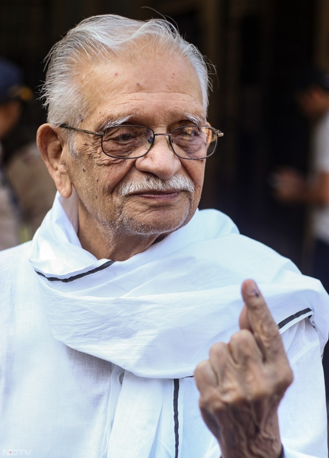 अक्षय कुमार से मोहन भागवत तक... तस्&zwj;वीरों में देखिए, महाराष्&zwj;ट्र निकाय चुनाव