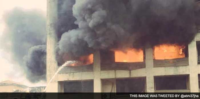 5 Pics: Major Fire in Mumbai\'s Malad