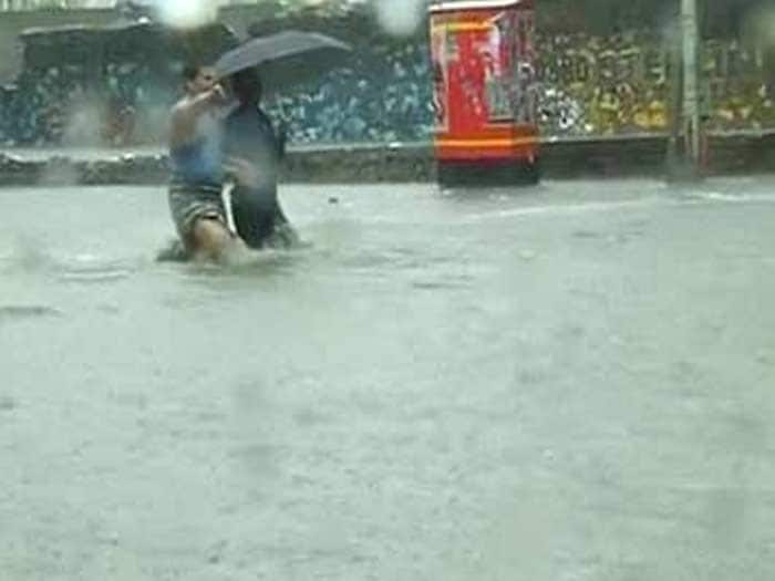 Monsoon Greets Mumbaikars with Heavy Rains
