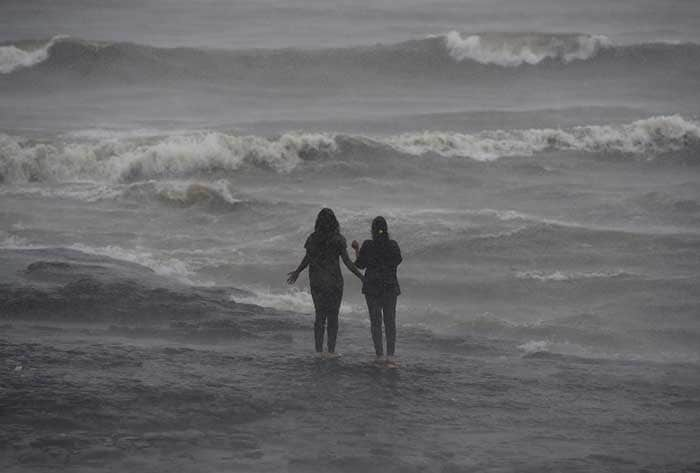 Pics: Monsoon Rains Arrive In Mumbai; People Hassled, But Happy