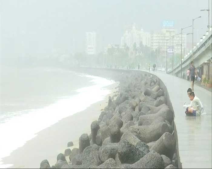 Pics: Monsoon Rains Arrive In Mumbai; People Hassled, But Happy