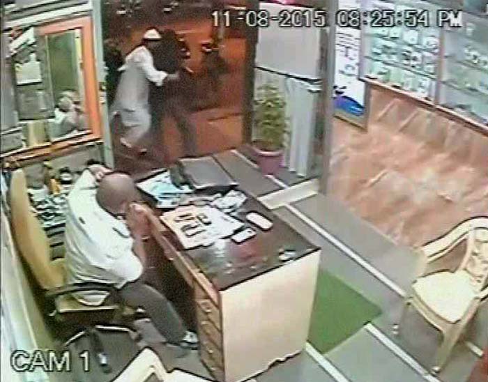 In 4 Pics: Mumbai Shopkeeper Attacked With Sword