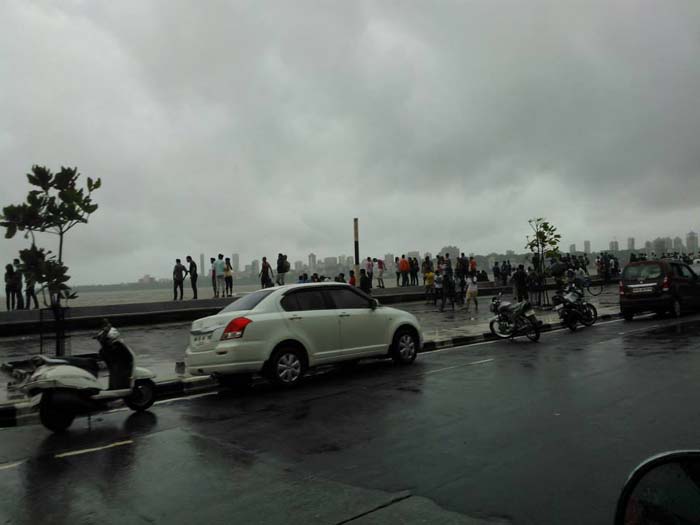 People enjoy the weather at Mumbai's famous Marine drive. Image shared by Pallavi Sinha.