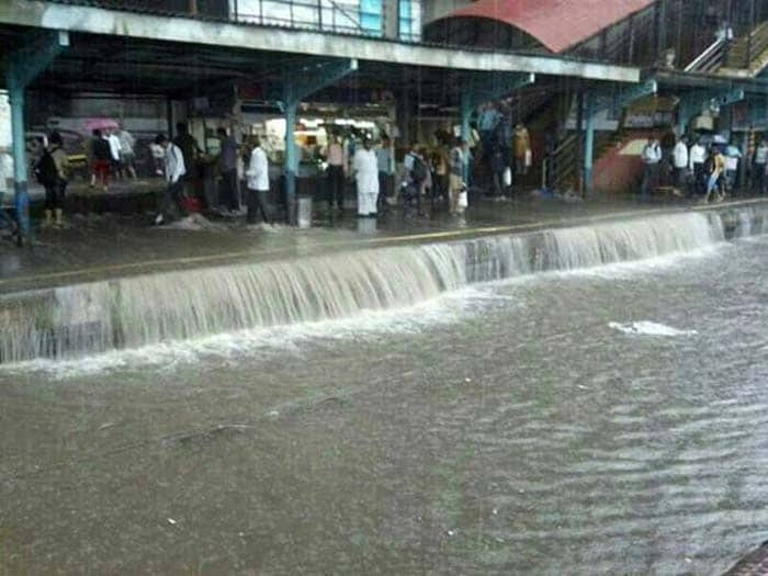 Heavy rains lash Mumbai