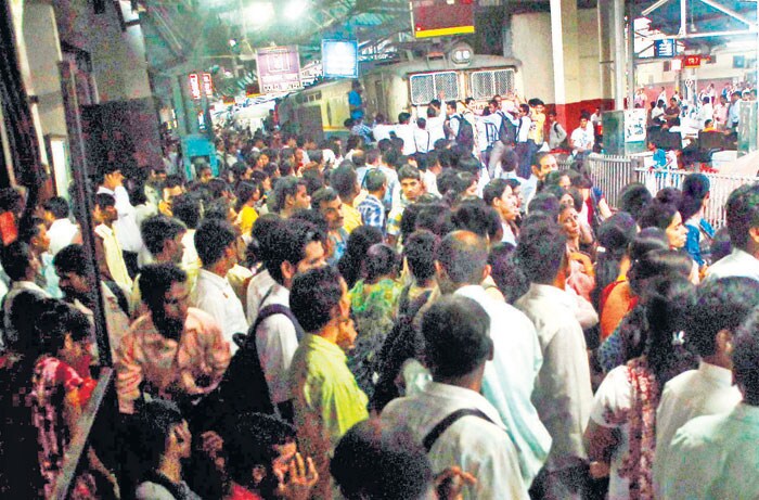 More than 65 lakh commuters have been affected by the Motormen strike. (Image Courtesy: Mid-Day.com)