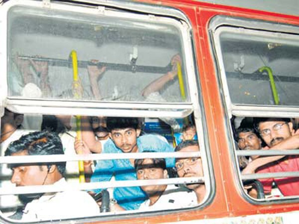 Despite deploying additional services, the buses were unable to ferry all the stranded commuters home. (Image Courtesy: Mid-Day.com)