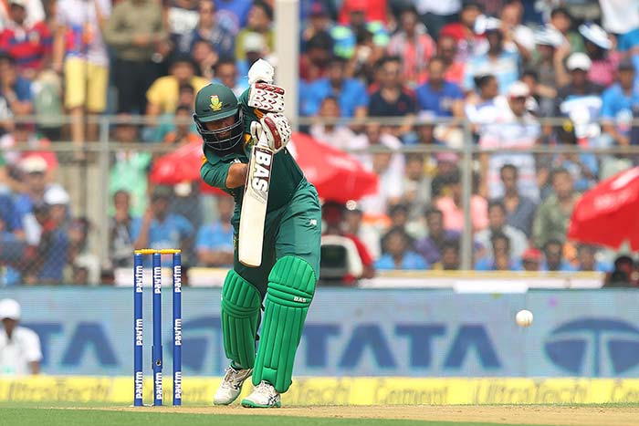 Hashim Amla became the fastest batsman to go past 6000 runs in ODIs. He achieved this feat in just his 123rd innings, breaking the mark set by Virat Kohli, who had gotten past the mark in 136 innings.