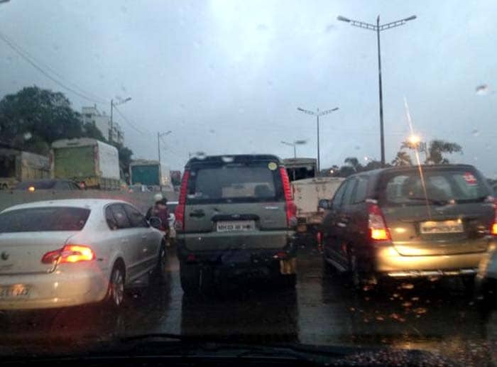 Rains hit rail, road traffic in Mumbai