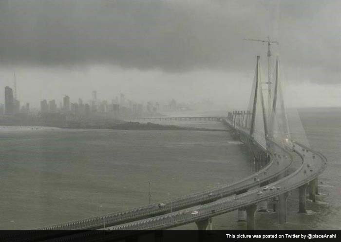 Anshika Patel tweeted this pic of Bandra Worli Sealink.