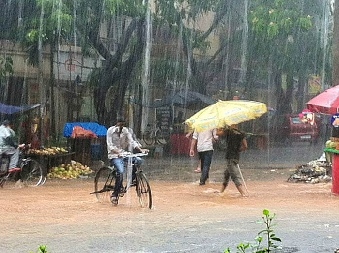 On Sunday, Mumbai received its third highest rainfall for June in a decade. Though the Western suburbs received heavy rainfall over the weekend, the area is cleared today.<br><br> A flooded lane in Kandivali on Sunday.