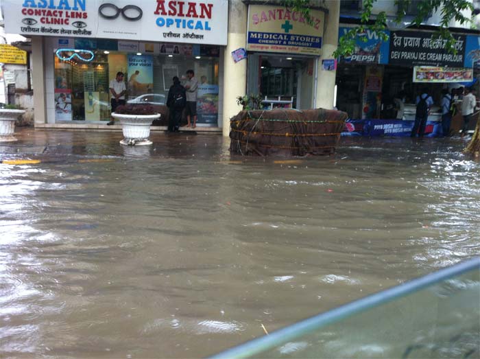 Flooded market in Santa Cruz.