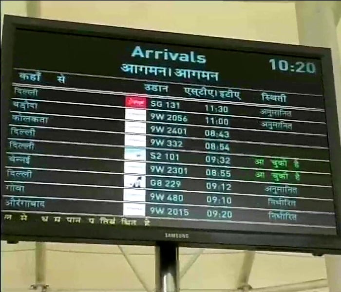 Heavy rain, strong winds and fluctuating visibility have hit flight schedule at Mumbai airport.