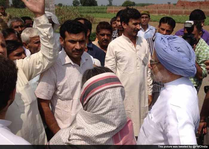 Manmohan Singh, Sonia Gandhi visit riot-hit Muzaffarnagar