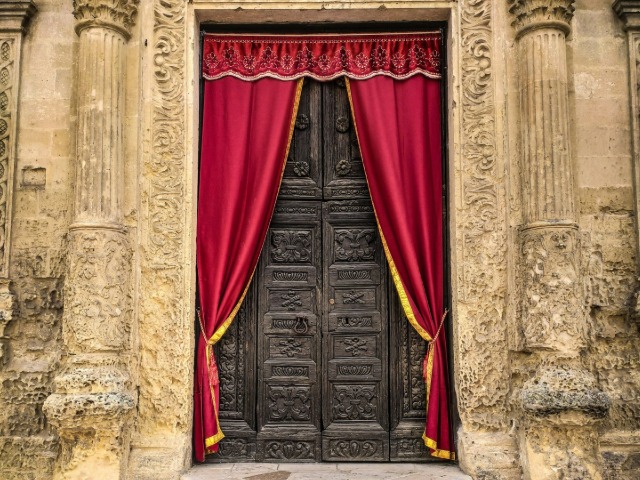 दुनिया में मौजूद 5 रहस्यमयी दरवाज़े जिन्हें खोलना मना है