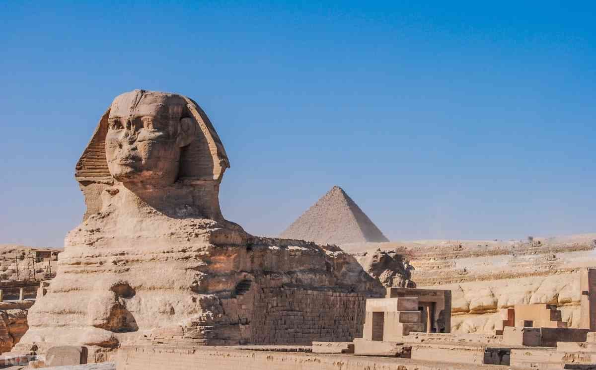 3. दी ग्रेट स्फिनिक्स डोर - मिस्र का सबसे रहस्यमय स्ट्रक्चर जिसे भूला हुआ दरवाजा भी कहा जाता है.