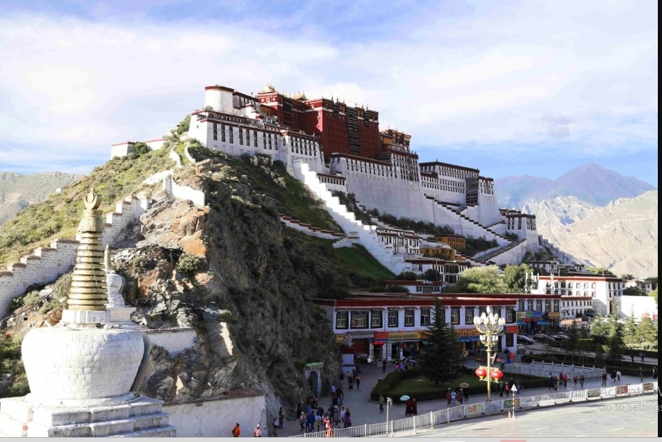 5. पोटाला पैलेस सीक्रेट डोर - तिब्बत के पोटाला पैलेस के भीतर एक दरवाज़ा ऐसा है जहां सिर्फ बड़े भिक्षु ही जा सकते हैं.